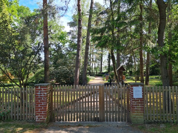 Bild vergr&ouml;&szlig;ern: Friedhof Volkse